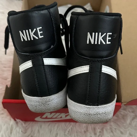 Nike High-Top Blazers - Picture 2 of 8